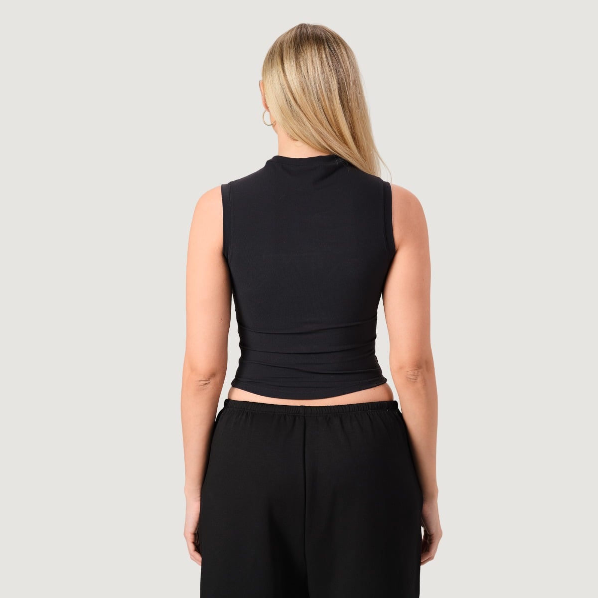 GymBeam Women‘s NEO Turtleneck Top Black (obrázek 3)