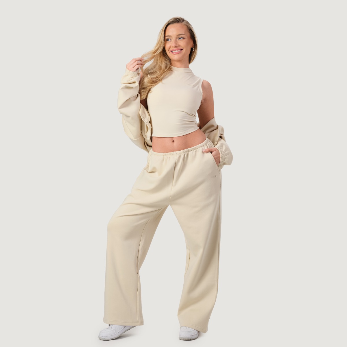 GymBeam Women‘s NEO Zip-Up Sweatshirt Almond (obrázek 5)