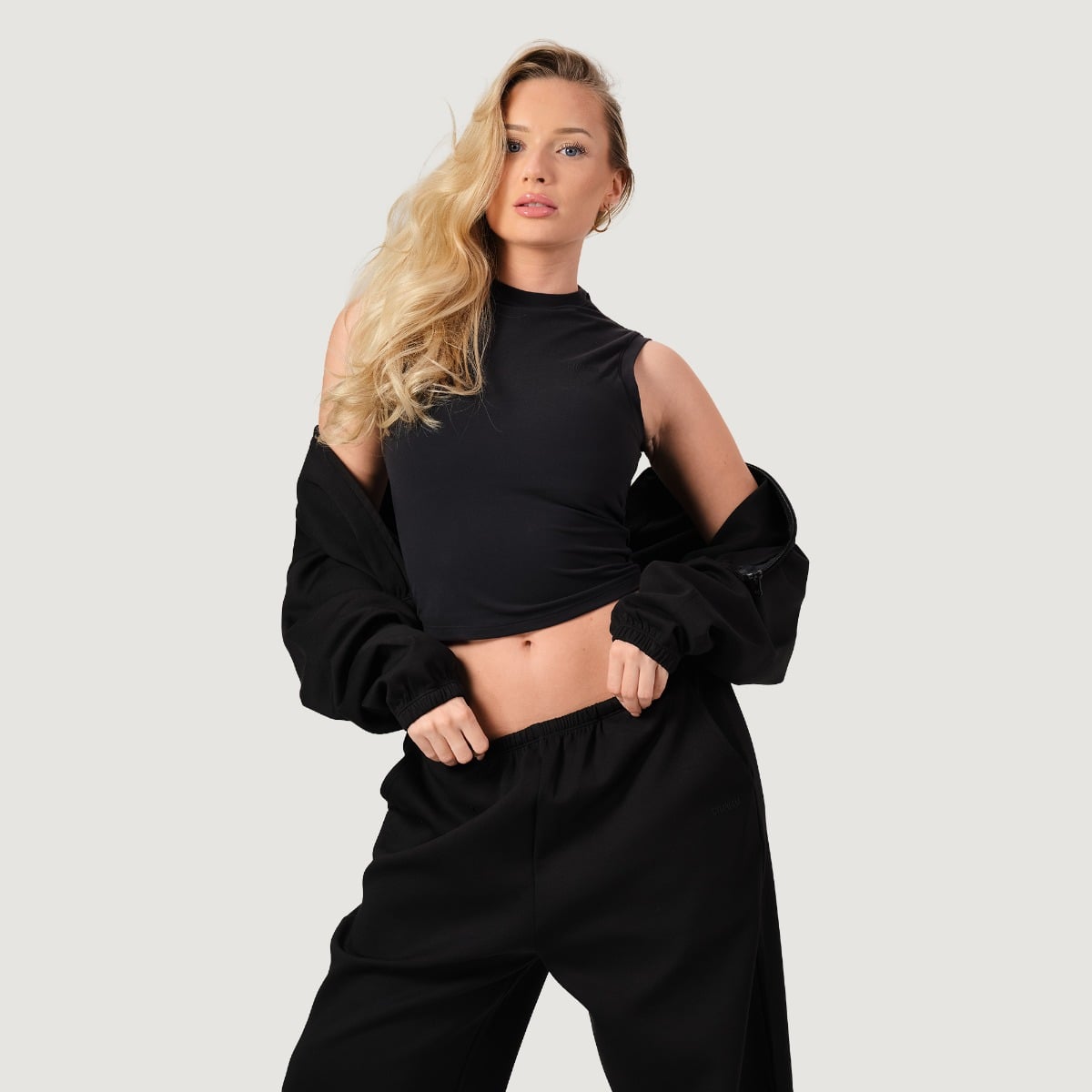 GymBeam Women‘s NEO Zip-Up Sweatshirt Black (obrázek 5)