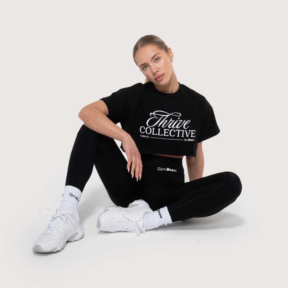 GymBeam Women‘s Thrive Cropped T-shirt Black (obrázek 4)