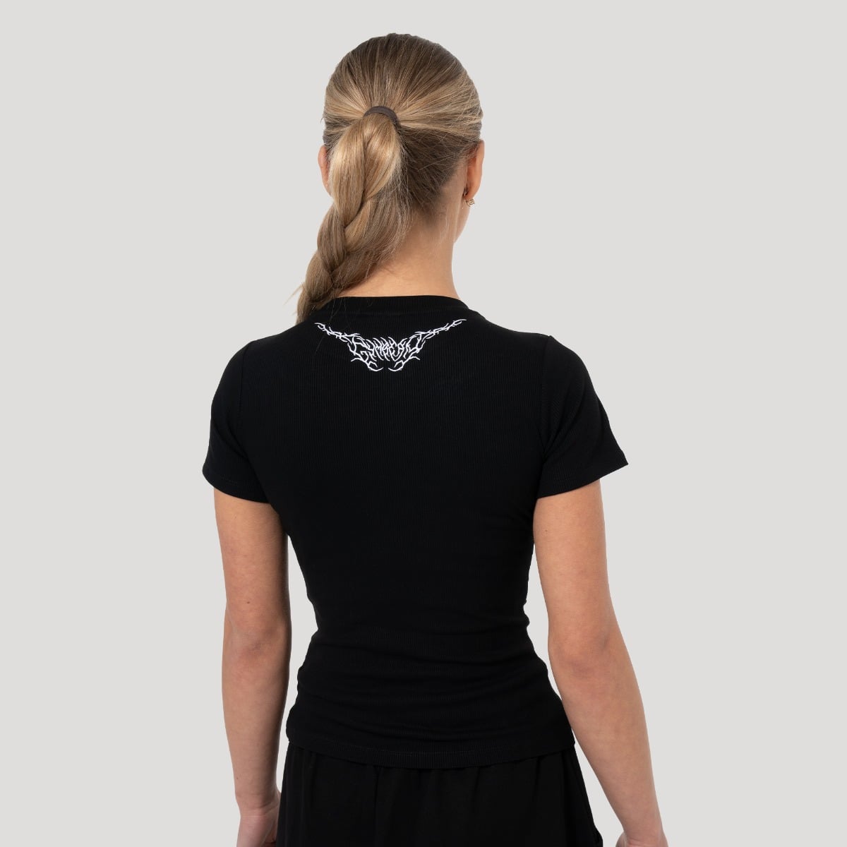 GymBeam Dámské tričko Tribal Ribbed Black (obrázek 4)