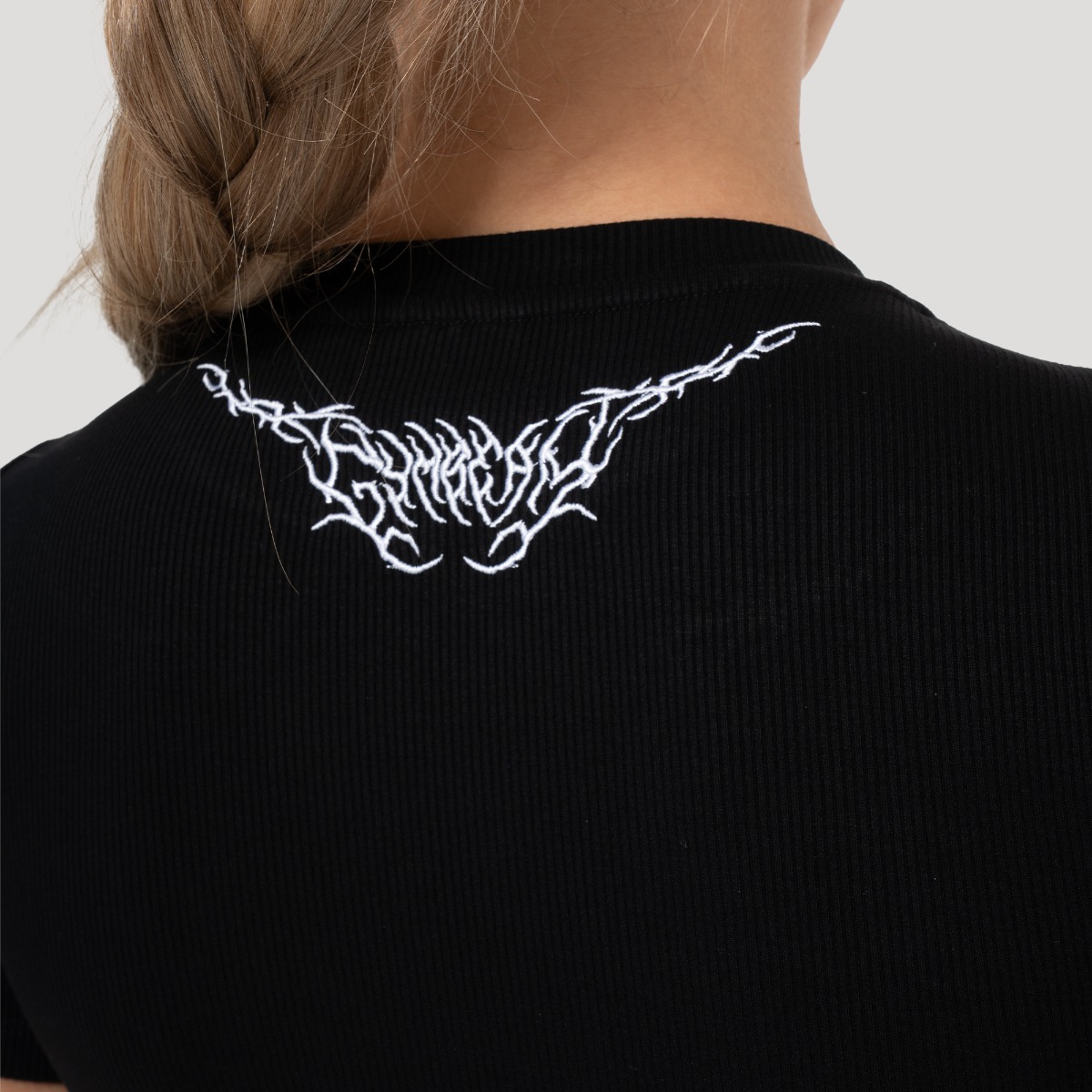 GymBeam Dámské tričko Tribal Ribbed Black (obrázek 5)