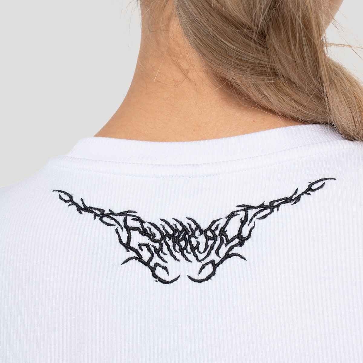GymBeam Dámské tričko Tribal Ribbed White (obrázek 5)