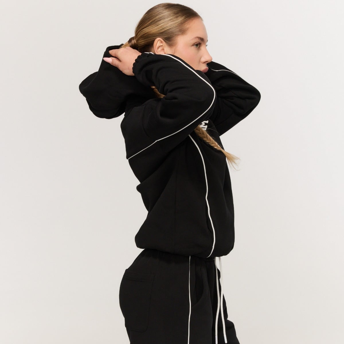 GymBeam Women‘s Varsity Hoodie Black (obrázek 3)