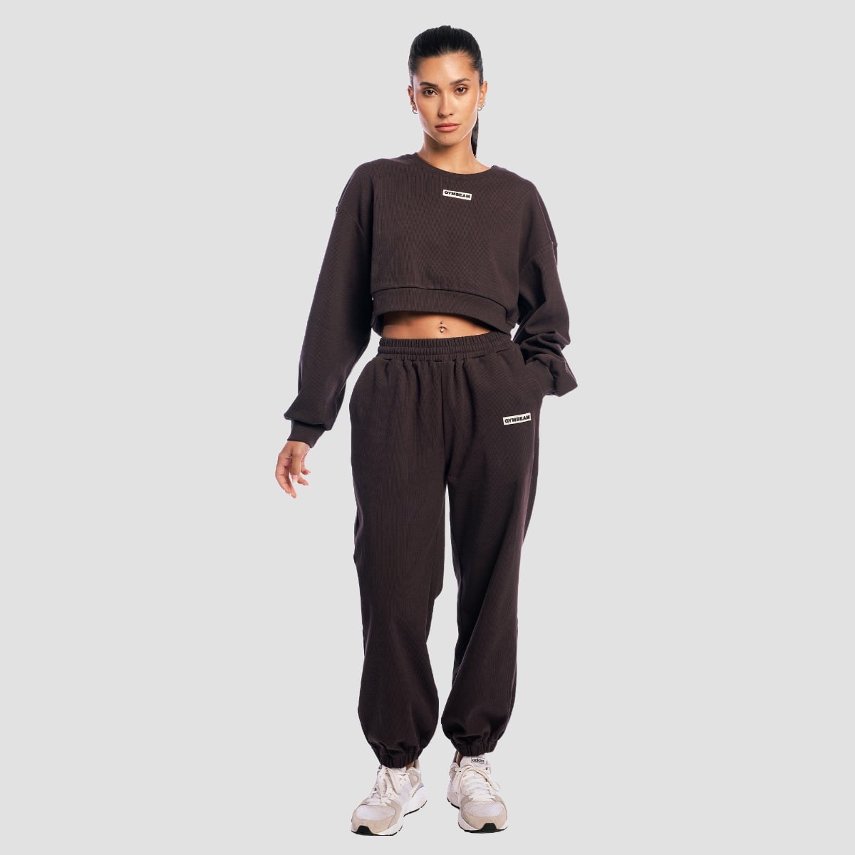 GymBeam Dámská mikina Cropped Aura Tee Brown (obrázek 4)
