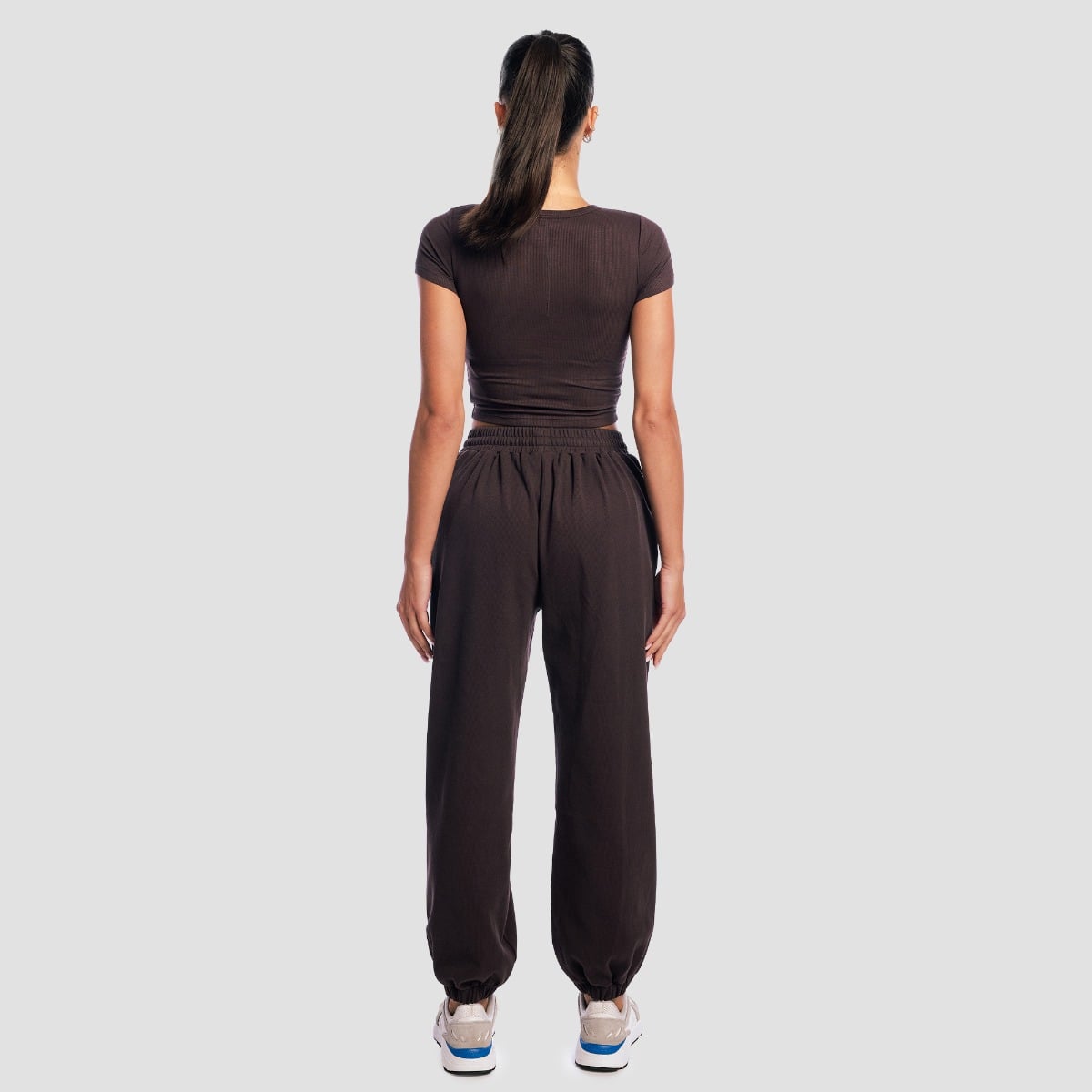 GymBeam Women‘s Aura Cropped T-Shirt Tee Brown (obrázek 5)