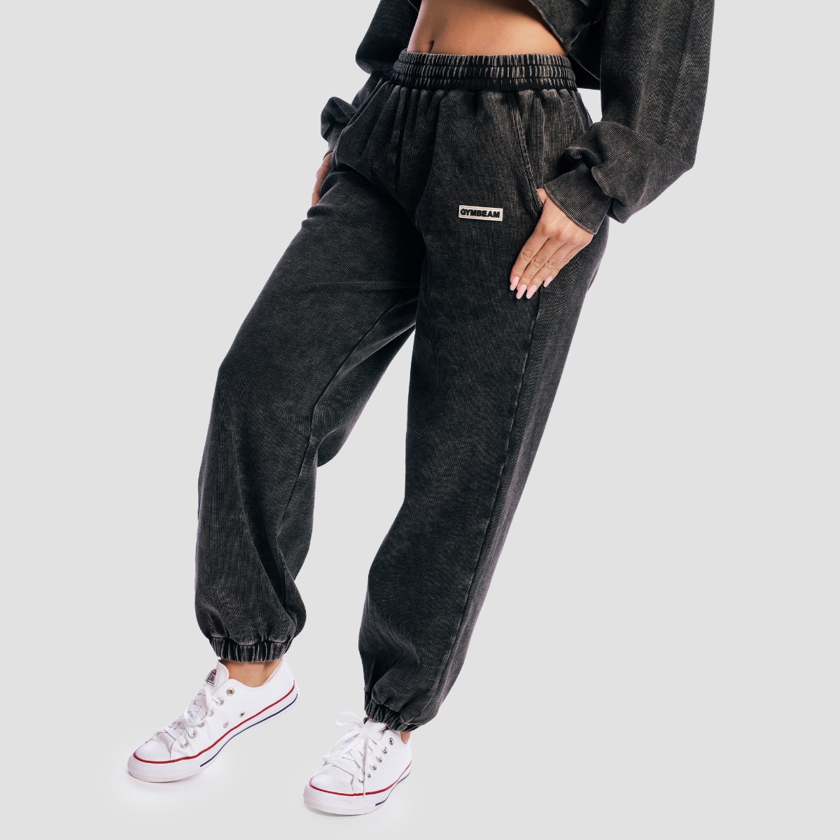 GymBeam Dámské tepláky Aura Washed Black (obrázek 3)