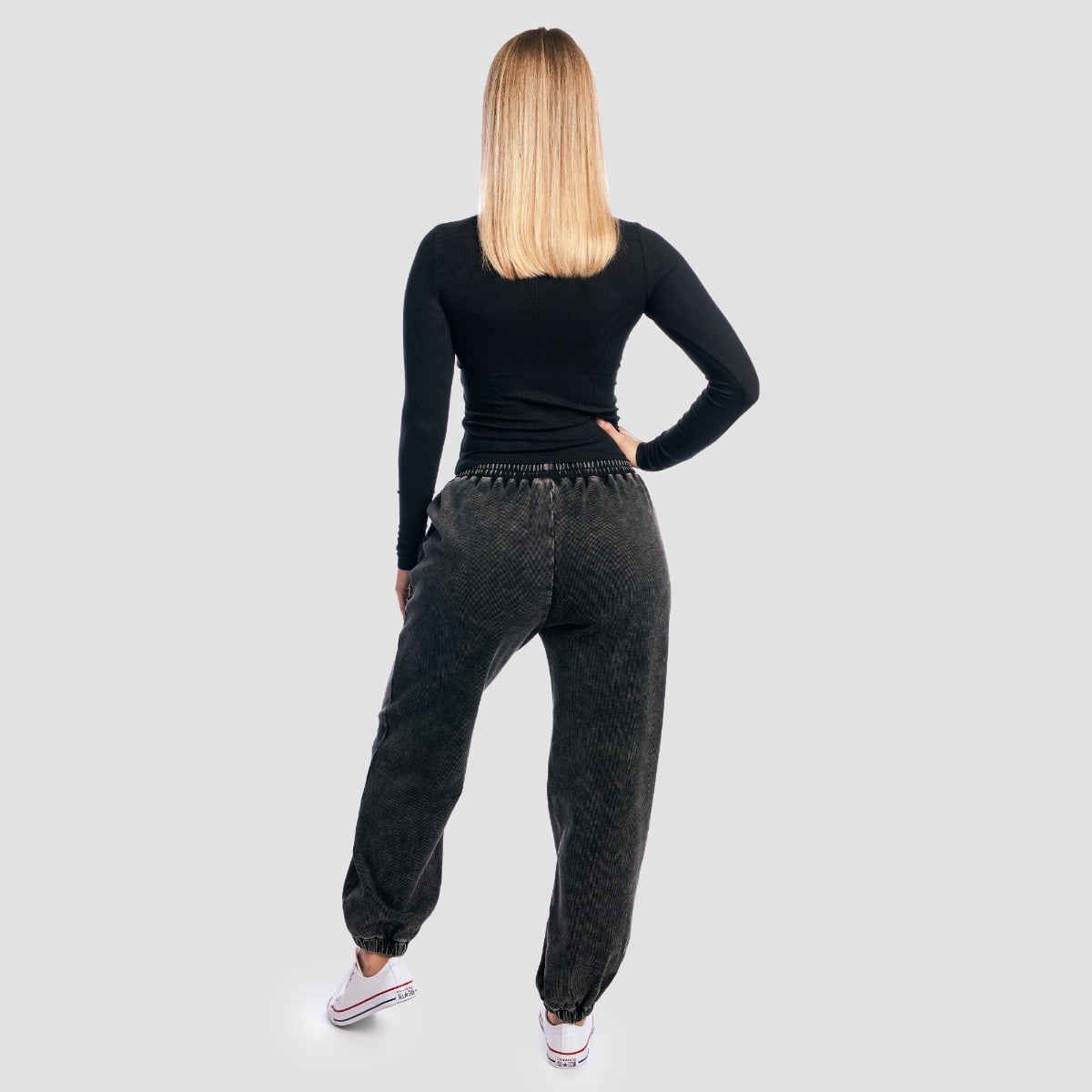 GymBeam Women‘s Aura Long Sleeve T-Shirt Black (obrázek 5)