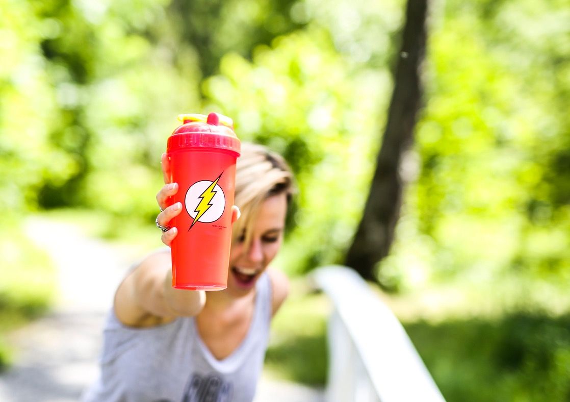 Performa Flash šjker - superhrdina